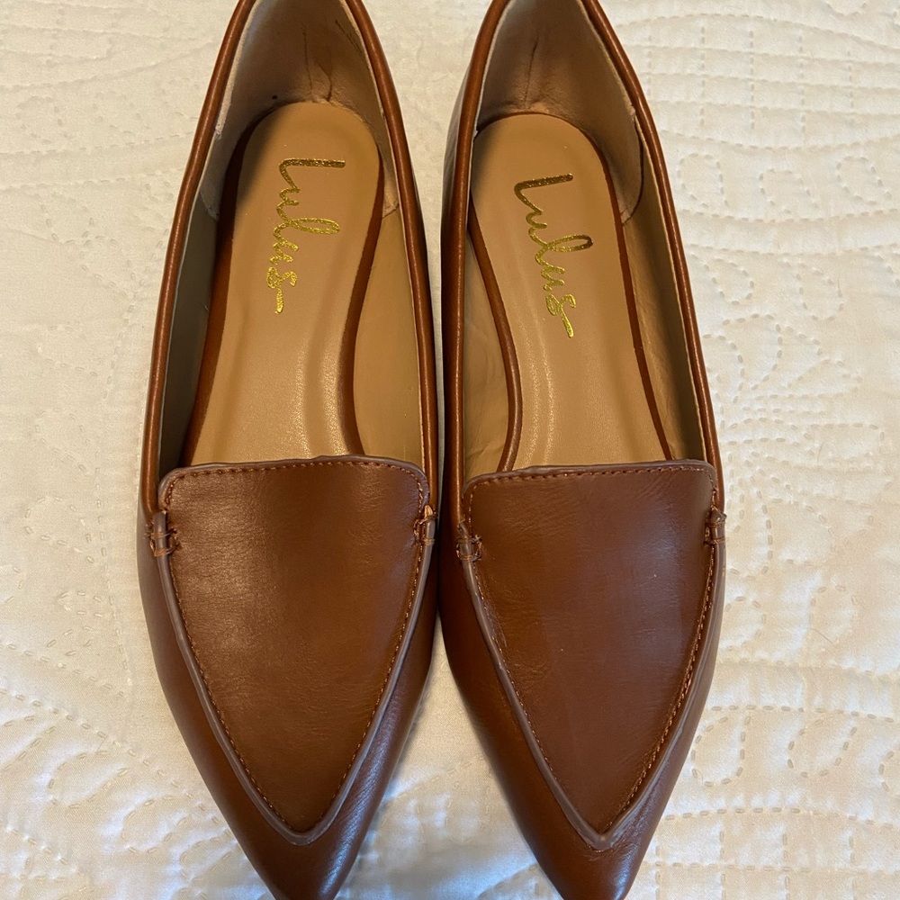 NWT 5.5 LuLus dark tan pointy toe flats